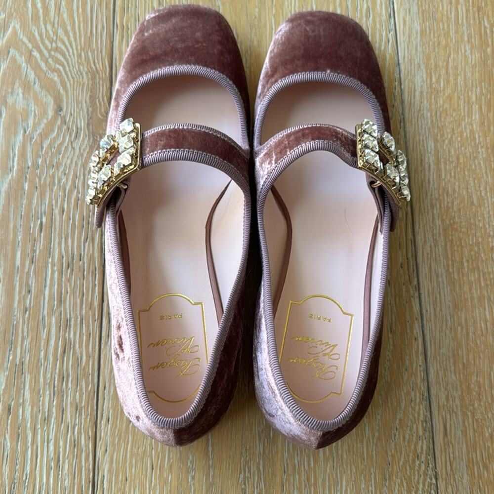 Roger Vivier Très Vivier Crystal Buckle Mary Jane Flats Pink Velvet EU 35.5 NIB - Picture 4 of 10